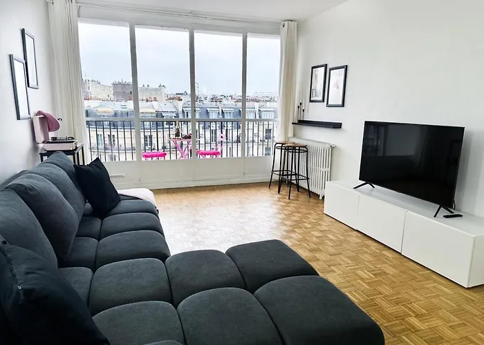 Eiffel Tower View * Paryż