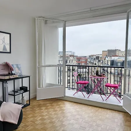 Apartment Eiffel Tower View *