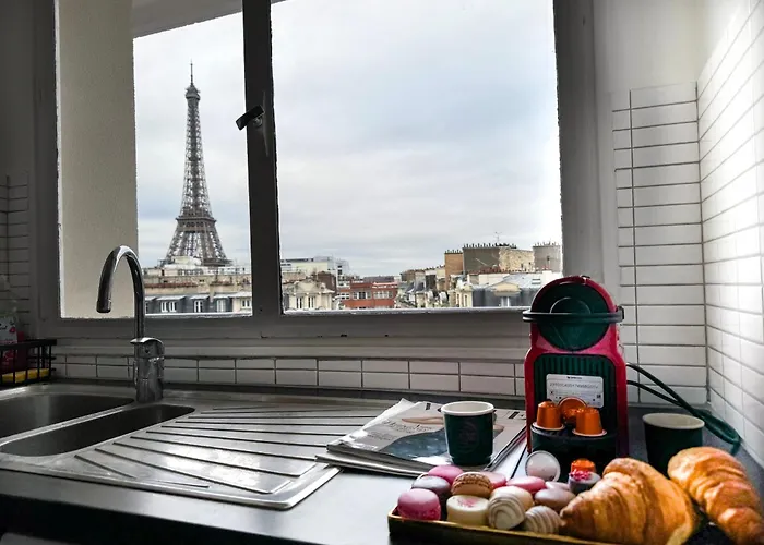 Eiffel Tower View パリ